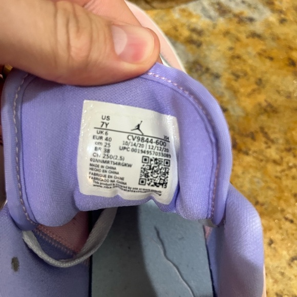 Jordan 1 size 7 - Picture 5 of 9